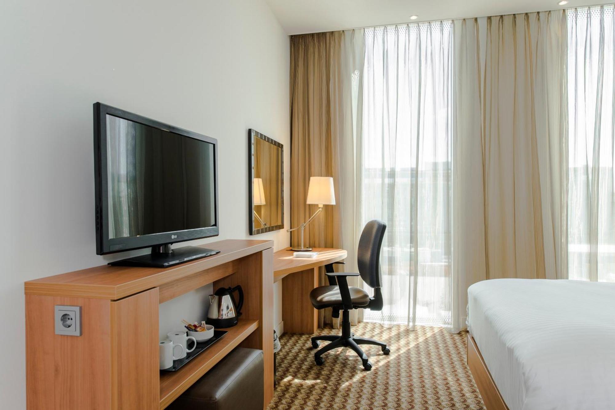 Hampton By Hilton Amsterdam Airport Schiphol Hotel Hoofddorp Exterior photo