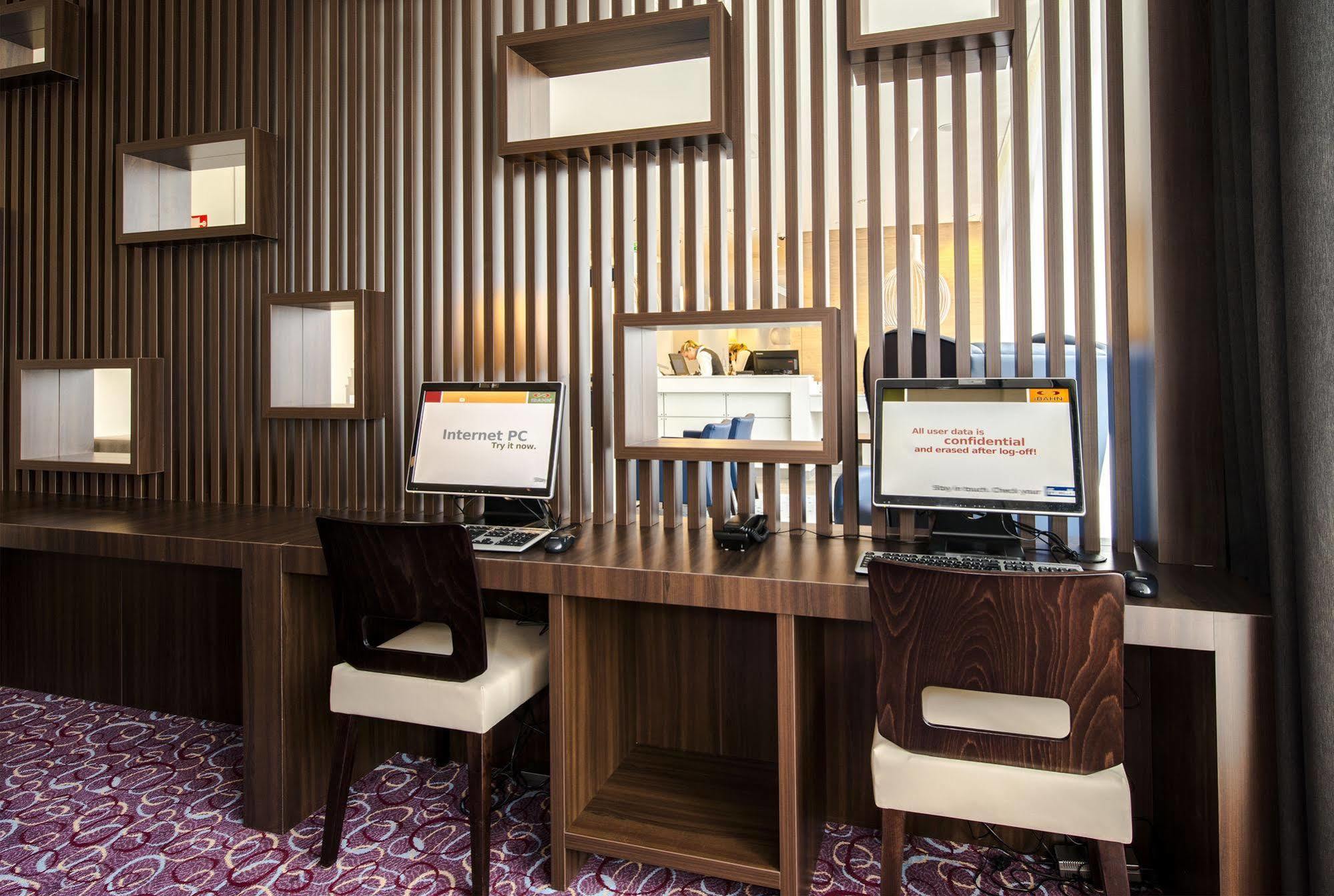 Hampton By Hilton Amsterdam Airport Schiphol Hotel Hoofddorp Exterior photo